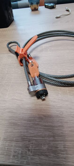 Cablu, lacat securizare laptop