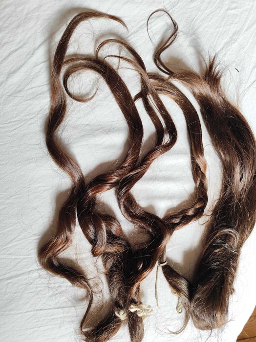 Продавам естествена коса