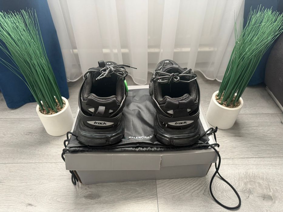 Vand adidasi Balenciaga