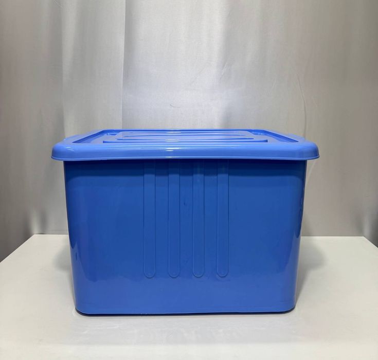 Большой пластиковый контейнеры