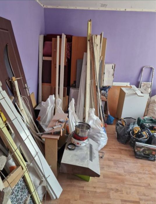 Efectuez debarasări mobila veche case apartamente subsol car moloz