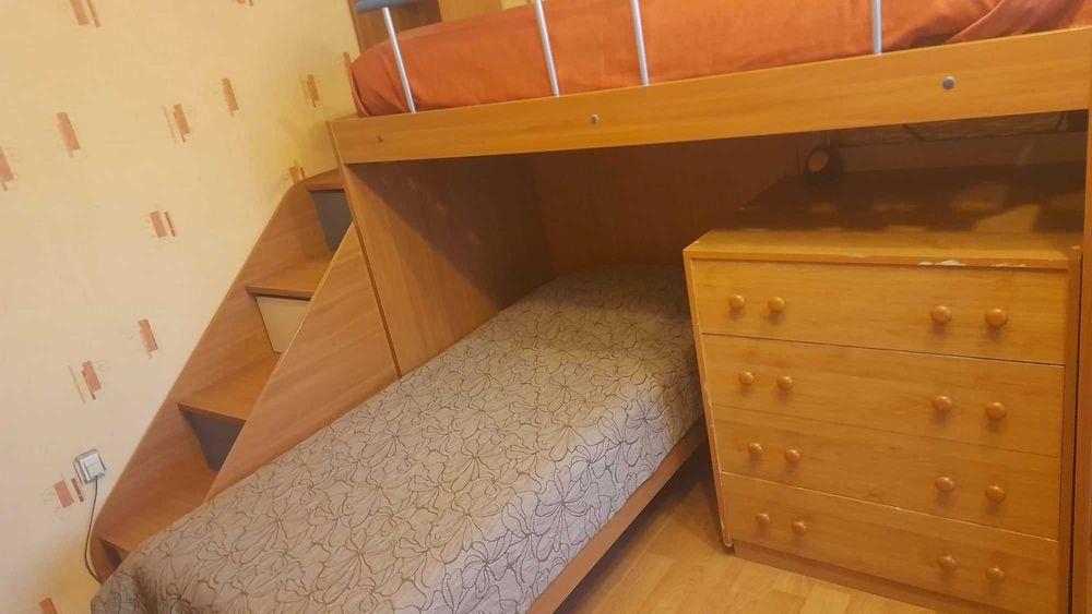 Продавам детски кът в комплект с бюро