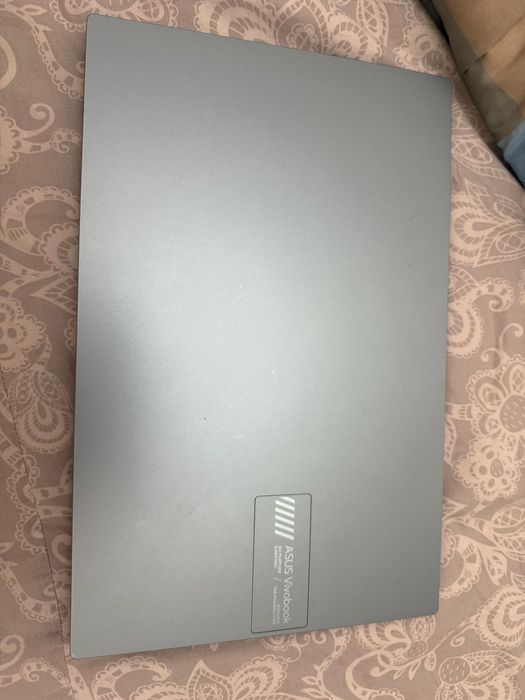 Продам быстрый и современный ноутбук ASUS VivoBook 15.