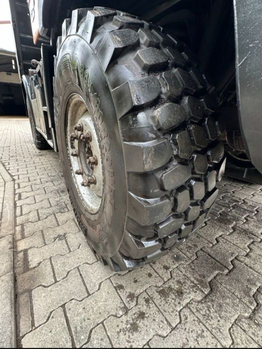 Mercedes-Benz Unimog echipat cu lama de zăpadă si sararita tva inclus