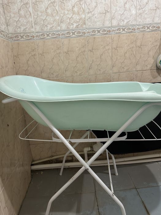 Продам ванночку с подставкой