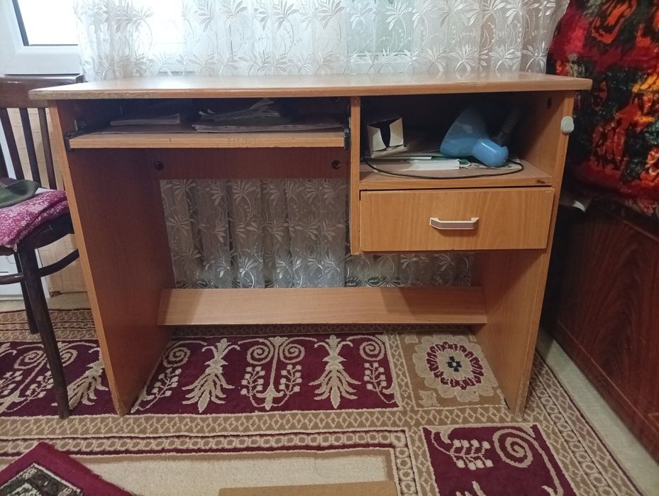 Оффисный + компьютерный стол