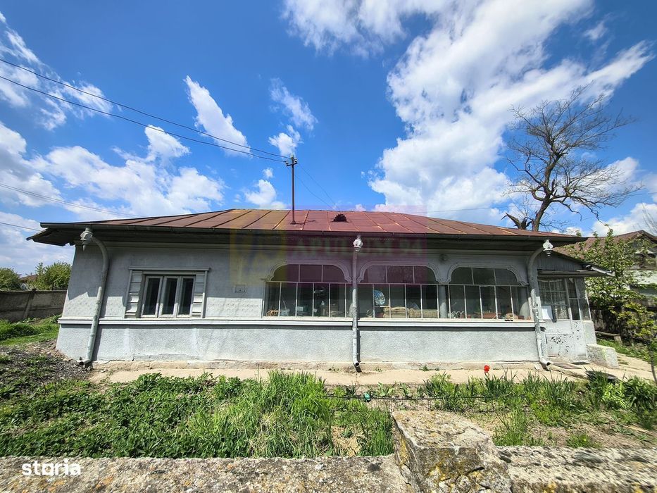 Teren cu o casă demolabilă în satul Poșta la 15 minute de București