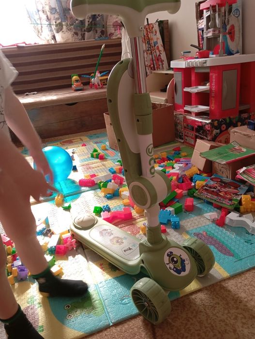 Самокат двойной с музыкой и светящимися колесами