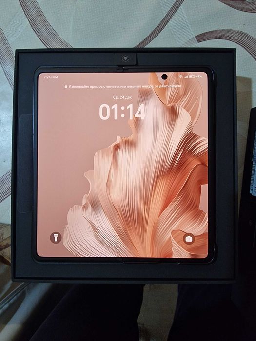 Нов смартфон Honor Magic V5 с вътрешна памет от 512GB. .