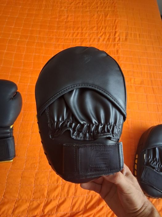 Vând mănuși de box