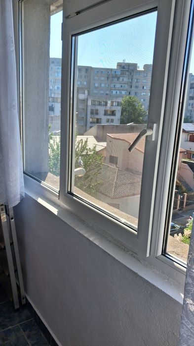 Vand apartament 2 cam semi decom.Casa de Cultura lângă biserica Constantin si Elena