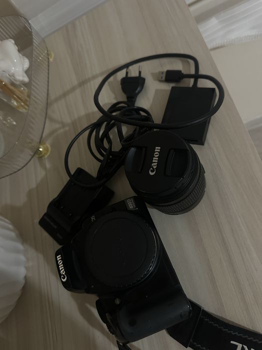 Фотоапарат Canon EOS-D400