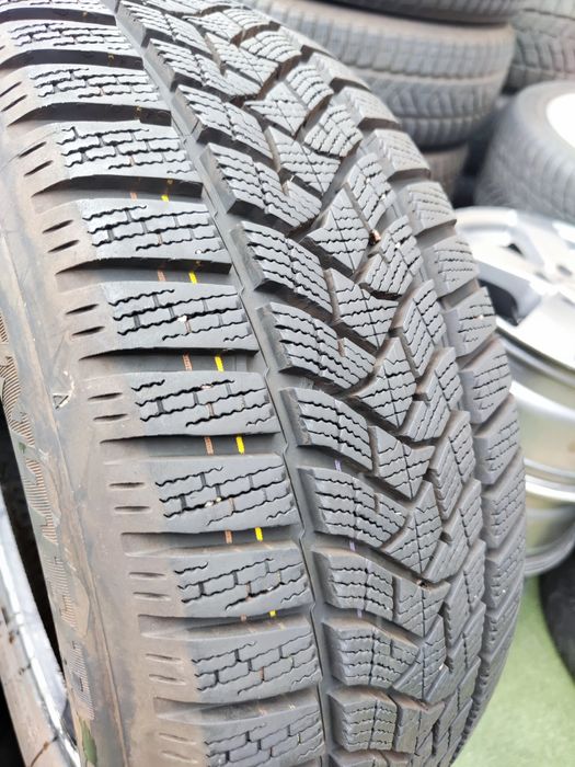 4 бр зимни 205/55/16 Dunlop