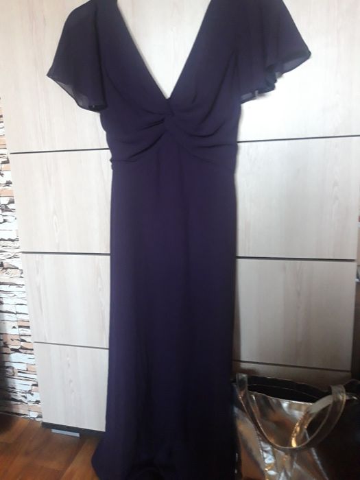 Продавам рокли S , XS