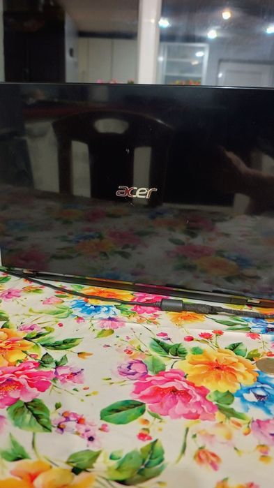 Vând laptop accer v3 531