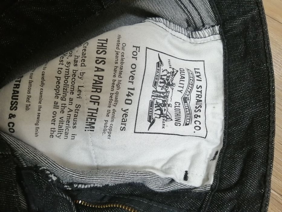 Фирменные джинсы Levi's