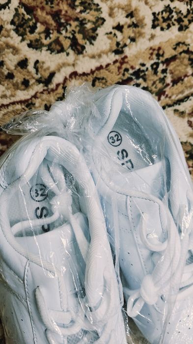 Продаю кроссовки