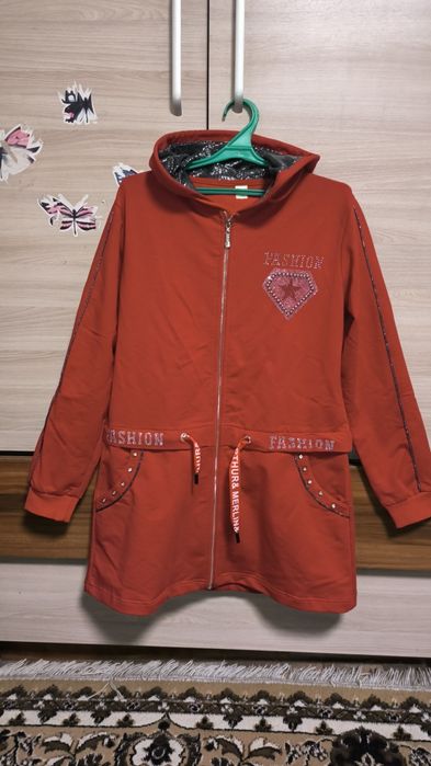 Продам тунику, на замке, двухнитка