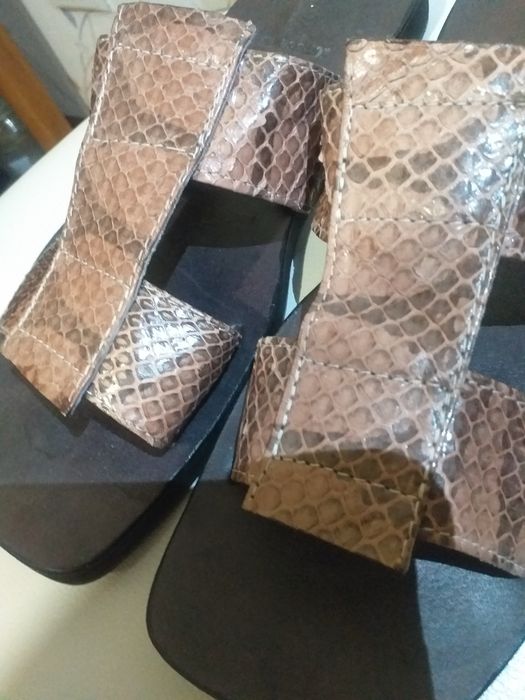 Шлепанцы кожаные новые Findig