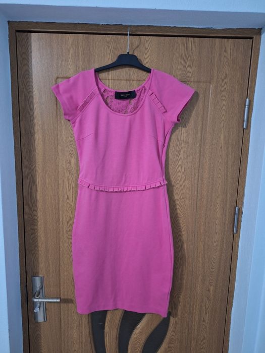 Rochie Reserved, mărimea S, culoarea roz, spatele cu dantelă