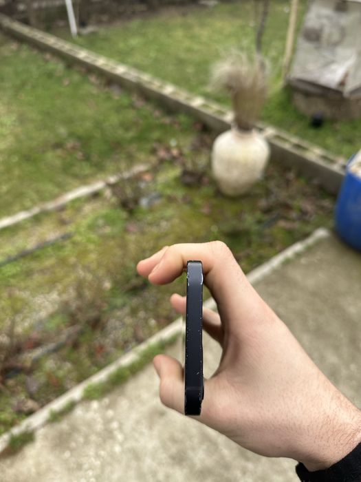 Продавам iPhone 12 – 128 GB, тъмно син