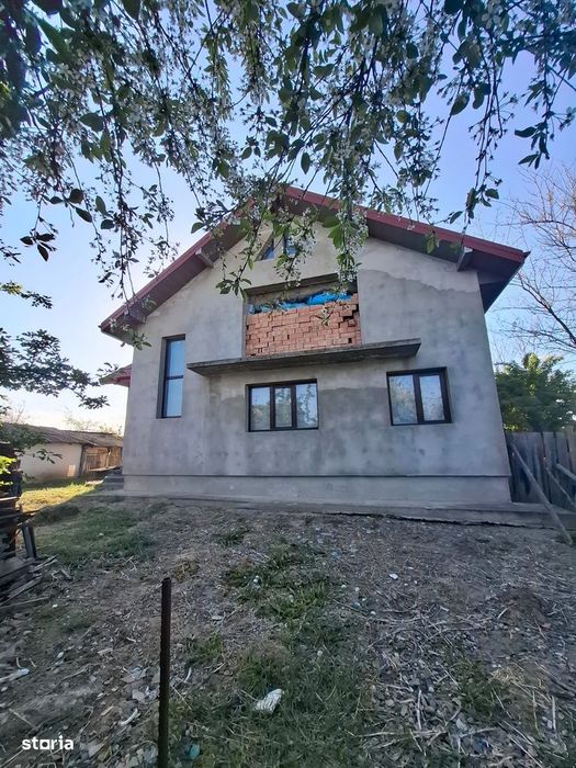 De vanzare vila in Barticesti, P+M, compusa din 7 camere Pret 85000 e