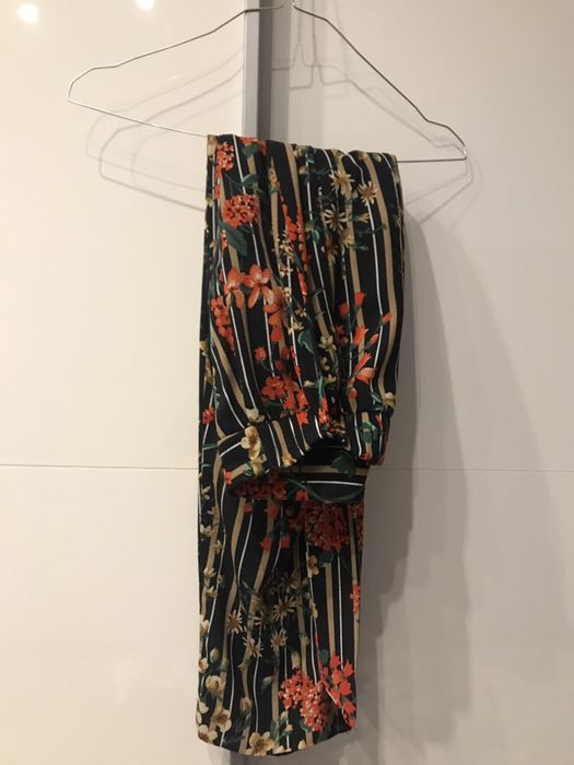 Pantaloni Zara inflorati