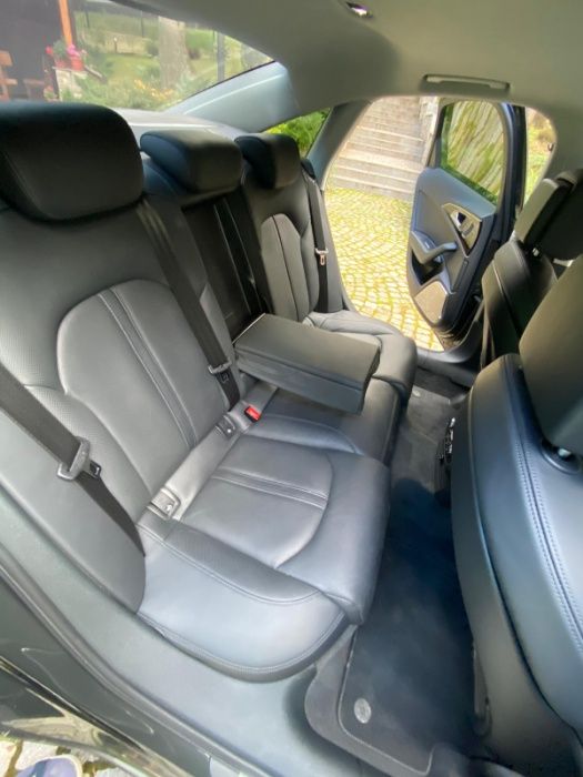 Луксозна кола под наем, за сватби, бизнес пътувания, балове в страната