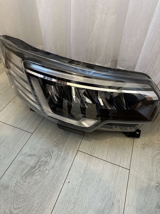 Far original led pure vision dreapta Renault Trafic 2024