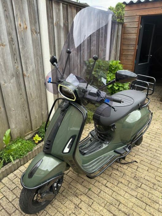 Vespa Sprint District Green