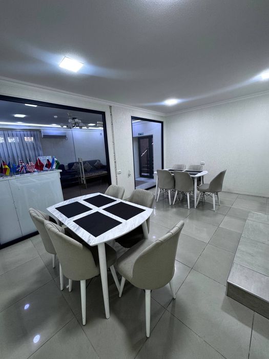 Обеденный стол со стульями - крепкий, современный, недорого