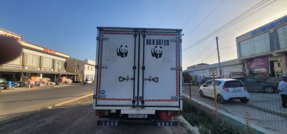 Isuzu yuk avtomobili sotiladi