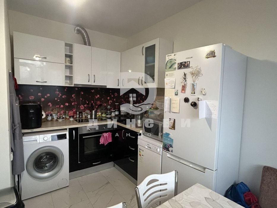 Продава се Двустаен апартамент в Стара Загора, Център - 71 кв.м за 2022 €/кв.м - Снимка #7