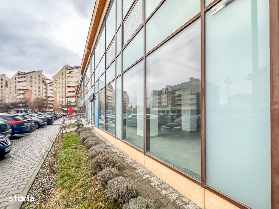 Spatiu comercial open space, cladire noua, parcare, zona centrala