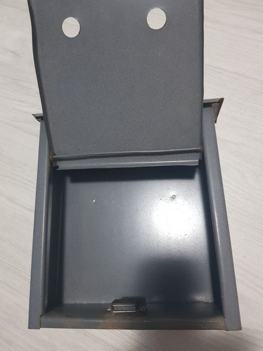 Vând cutie poștală gri