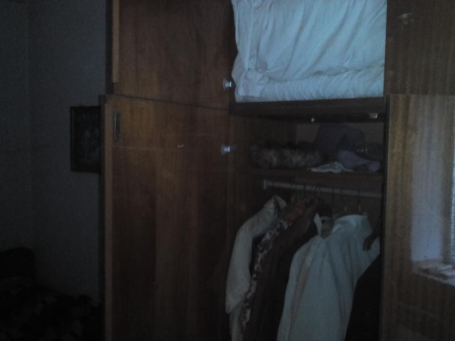 Спалня,4-крилен гардероб,тоалетка с огледало,шкафчета,пружини и дюшеци