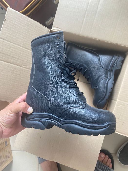 Продам берцы НОВЫЙ 2 шт