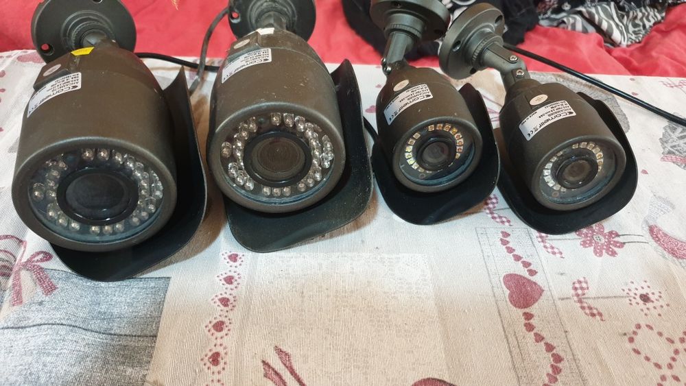 Комплект Камери за видеонаблюдение Comelit с DVR