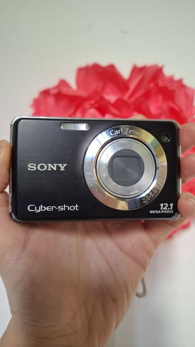 Компактен дитален фотоапарат Sony Cybershot DSC-W215