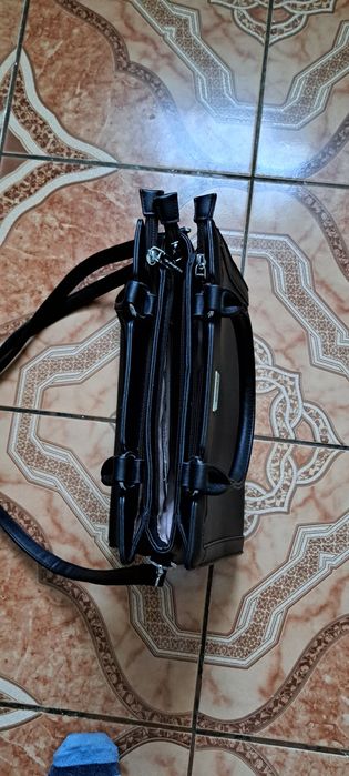 Geantă damă nefolosita ,cu 3 compartimente