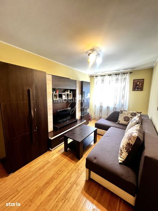 Apartament cu 3 camere, Cetate-Bulevard, etajul 2, balcon