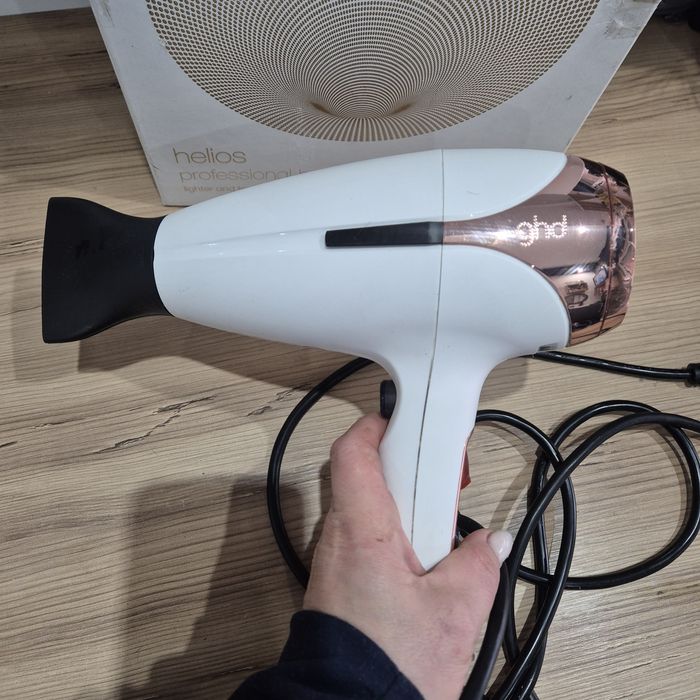 Продавам професионален сешоар ghd