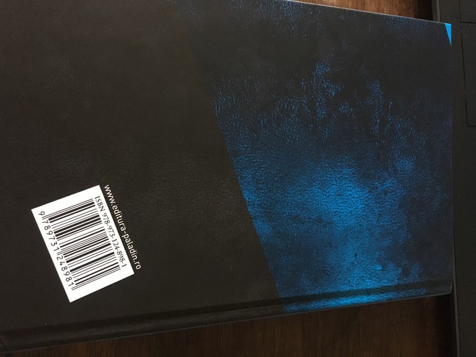 Roman Omul umbra de Dashiell Hammett