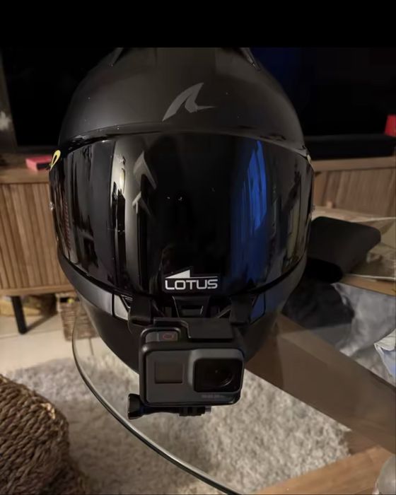 Стойка за закрепване на екшън камера кьм каска