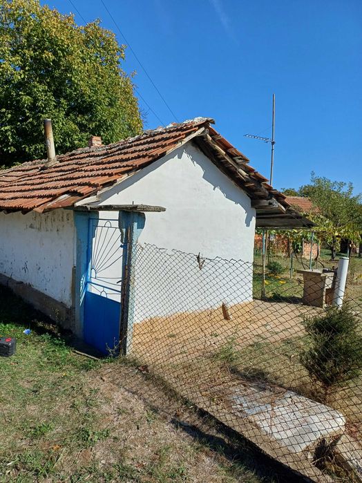 Продава се Къща в с. Вирове, Област Монтана - 940 кв.м за 23 €/кв.м - Снимка #3