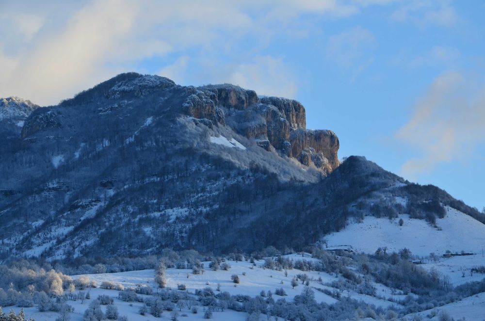 Супер Апартамент в Тетевен - на топ локация (готов за живеене)