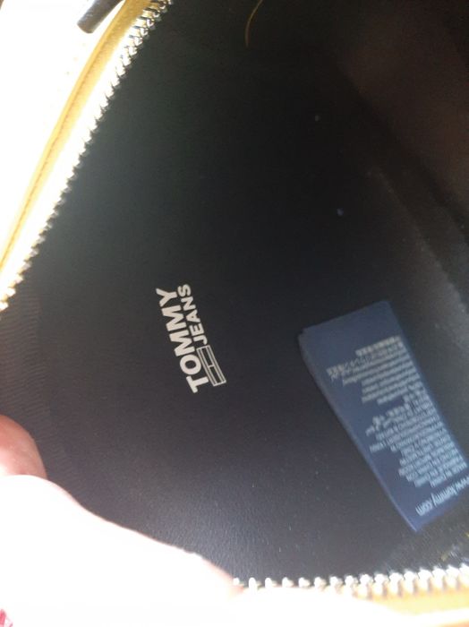 Чанта  жълто Tommy hilfiger с противопрахова торба