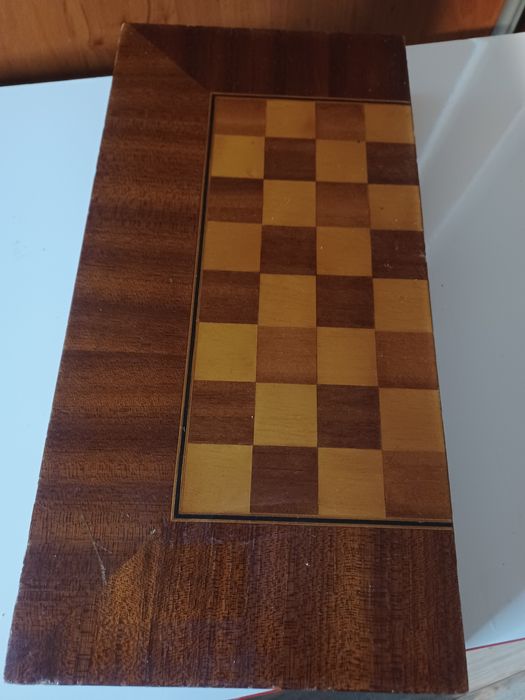 Българска дървена лак табла и шах за игра