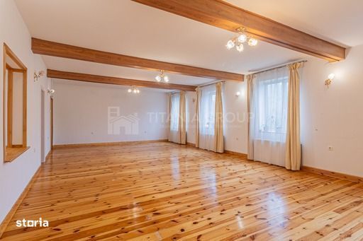 Vila in Poiana Brasov cu teren generos 1600mp, 2 corpuri de casa