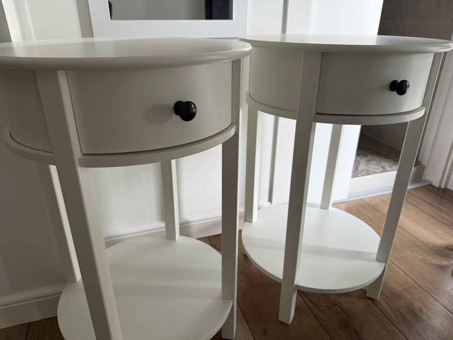 Бели Нощни шкафчета